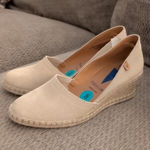 Verbenas Light Tan Leather Wedges, Size 39, New.